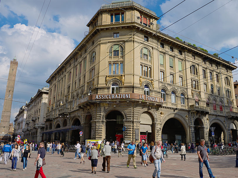 Shoppa under de säregna arkaderna, som i Bologna går under namnet porticos