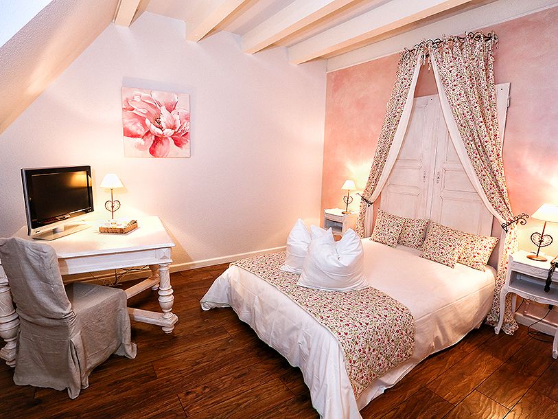Det romantiska hotellet har charmigt inredda rum