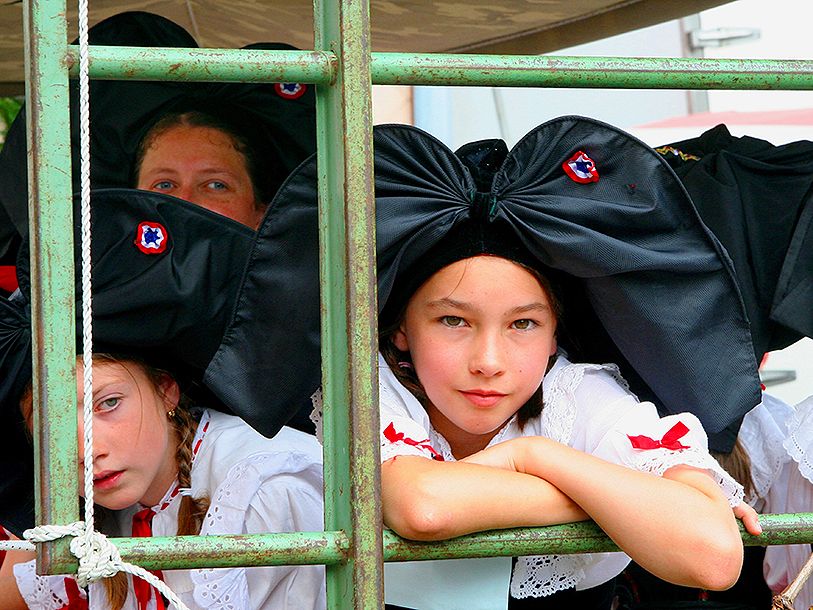 Folklore i Alsace - ett festligt inslag i stadsbilden under sommaren