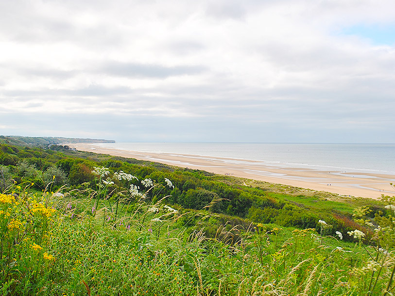 Utsikt över havet och invasionsstranden vid Golden Beach