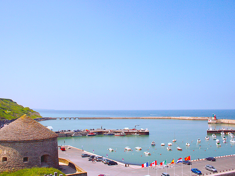 Port-en-Bessin är ett idylliskt fiskeläge med historisk betydelse