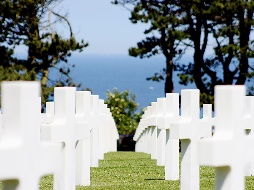 9.000 kors på den amerikanska kyrkogården vid Pointe du Hoc