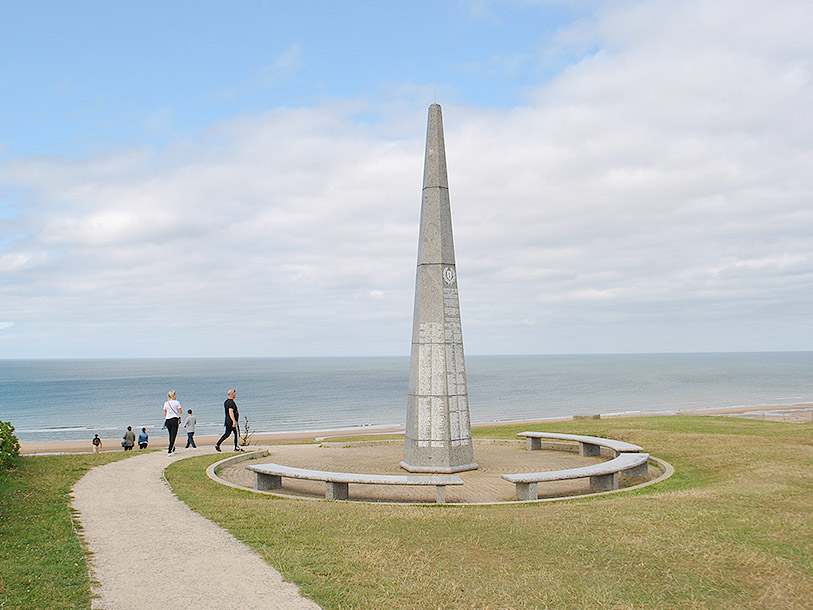Många minnesmärken över D-dagen längs Normandies kust