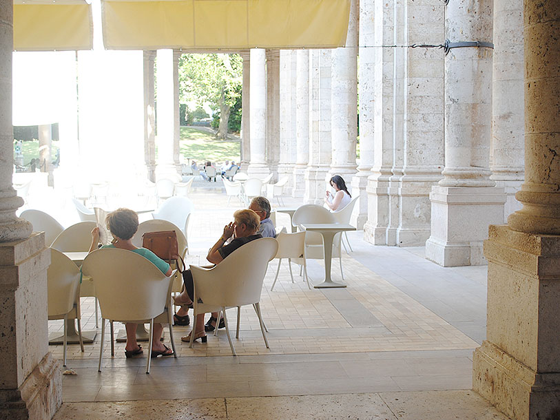I Montecatini Terme kan du uppleva det imponerande kurbadet Tettuccio från 1400-talet
