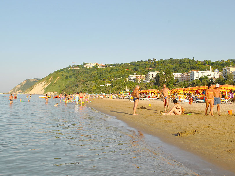 Planera för en lång lat dag vid stranden på den legendariska badorten Rimini