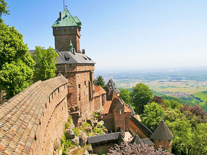 Se Alsaces største slot, Haut-Koenigsburg, som opførtes i år 1147 af en schweizisk adelsfamilie