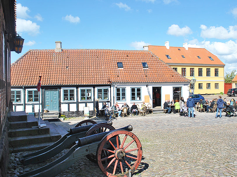 Stanna till i Ebeltoft och njut av den historiska idyllen
