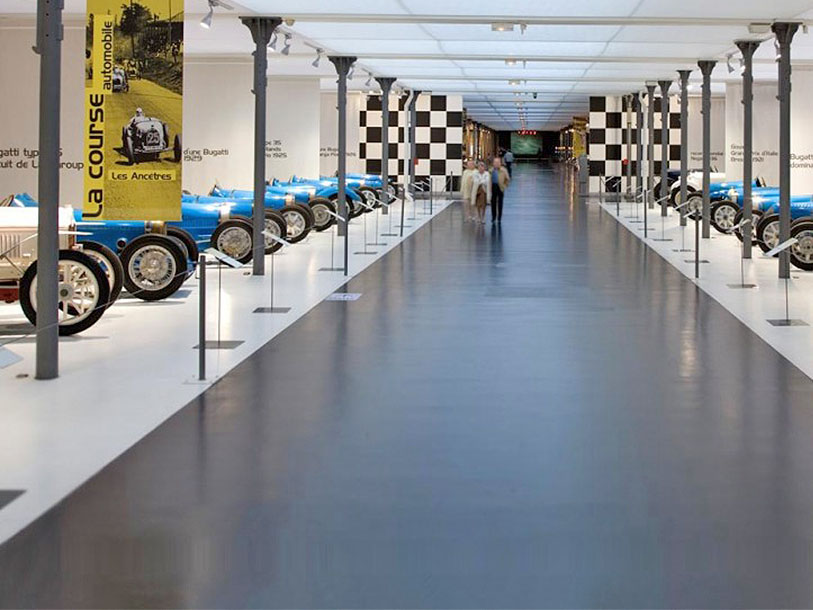 Her kan I beundre den store samling af veteranbiler