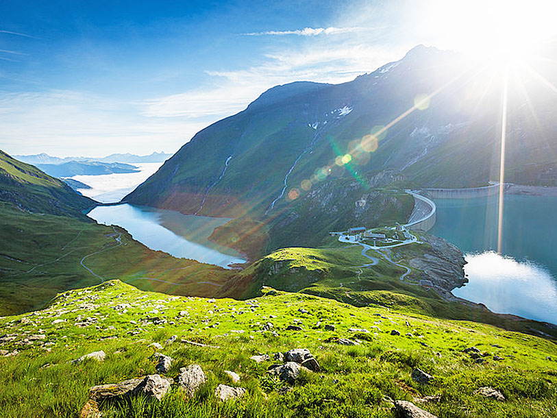 I höjden ovanför Kaprun ligger den imponerande fördämningen, Hochgebirgsstausee