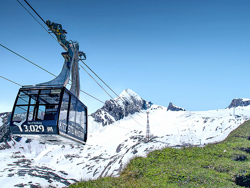 Ta Kitzsteinhorn-Gipfelbahn upp till den eviga snön på glaciären