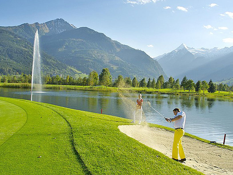 Spelar du golf? Då väntar greenerna på Golfclub Zell am See med totalt två 18-håls banor