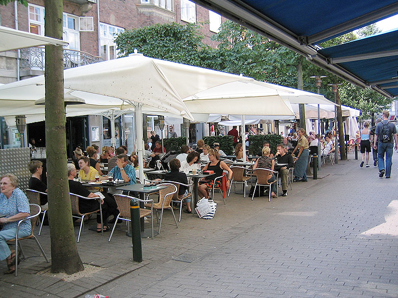 I Odense kan man också besöka Brandts Klædefabrik som idag har ett rikt café- och kulturliv
