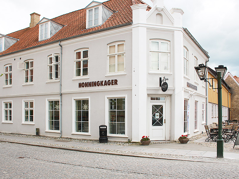 Gör en utflykt till Christiansfeld och smaka på de läckra honungskakorna