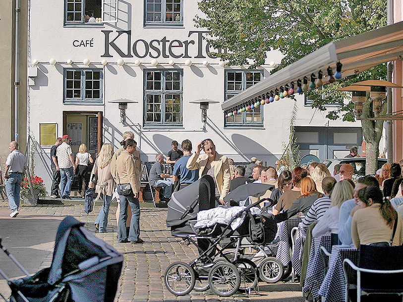 Klostertorvet er et åndehul i centrum, bygget op omkring det gamle kloster, som står endnu