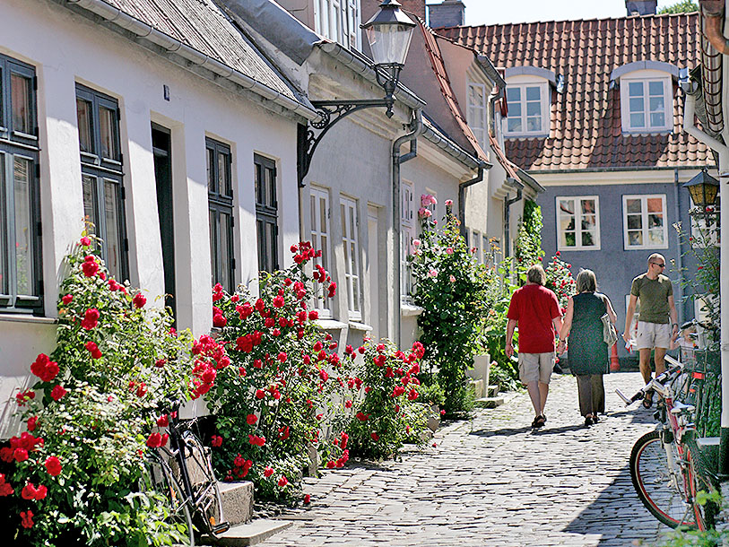 Hjelmerstald er en af de helt gamle, brostensbelagte gader i den oprindelige middelalderby