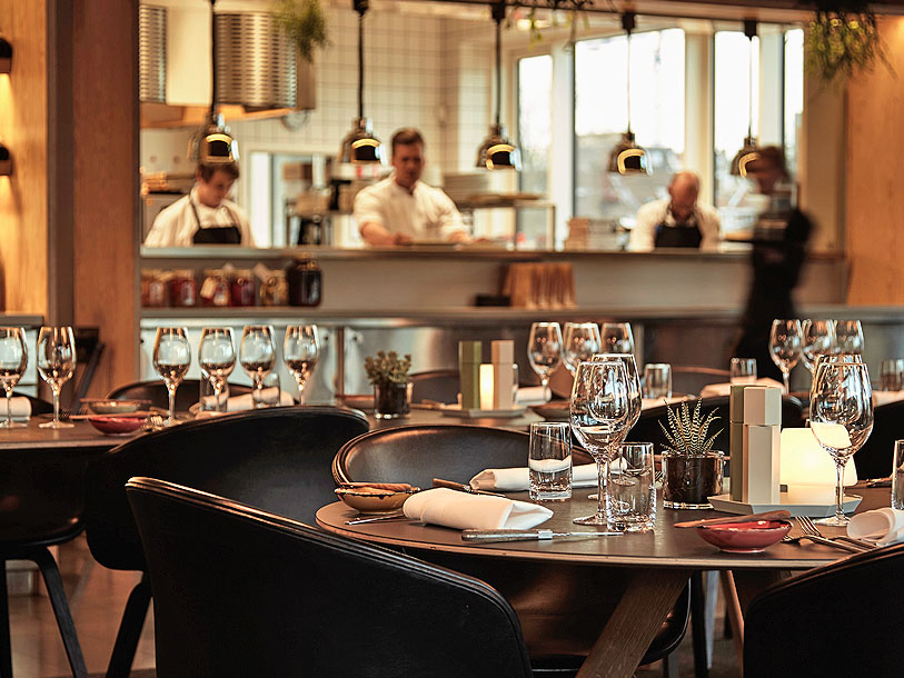 Comwell Aarhus restaurang är inredd med läcker HAY-design
