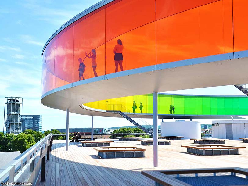På en weekend i Århus får du inte missa regnbågstunneln på konstmuseet ARoS