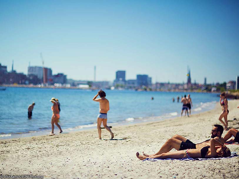 Århus bjuder på kustidyll och sköna badstränder längs Århusbukten