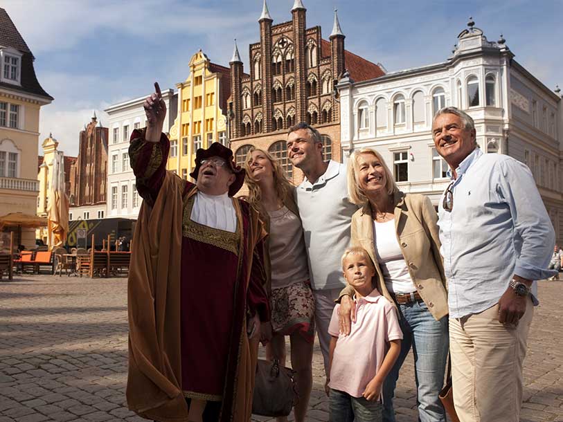Tag også turen til hansestaden Stralsund, som ligger ved porten til Rügen