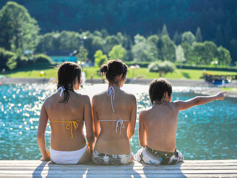 Ta familjen eller vännerna med på en sommarsemester i Österrike