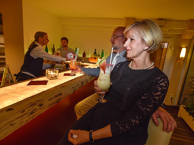 Nyd en lækker drink i hotellets bar efter dagens oplevelser ...