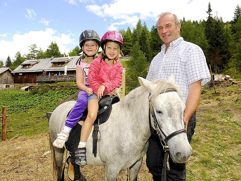 På Ponyalm Katschberg (4 km) kan I f.eks. prøve ponyridning