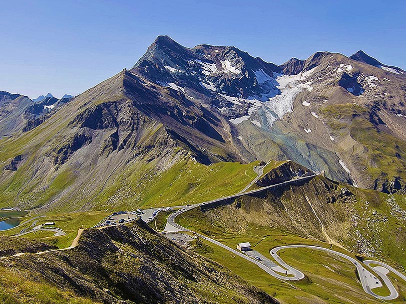 På en lidt længere udflugt kan I køre turen langs den berømte Grossglockner Hochalpenstrasse