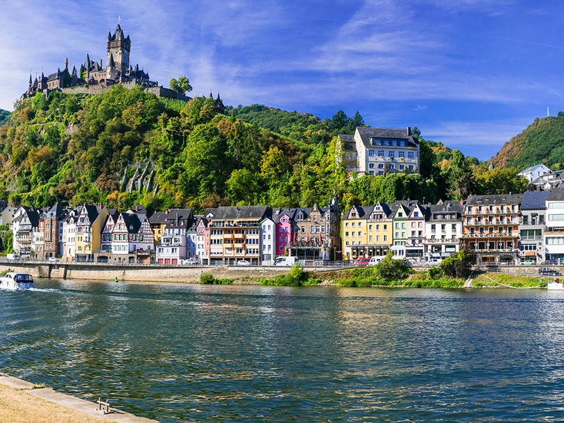 Slottet i Cochem tronar över den populära vinstaden