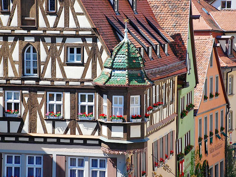 Praktfulla korsvirkeshus finner du överallt i hela Rothenburg ob der Tauber
