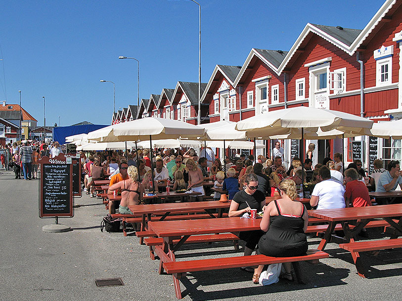 Fra pakhusene har I udsigt over lystbådehavnen