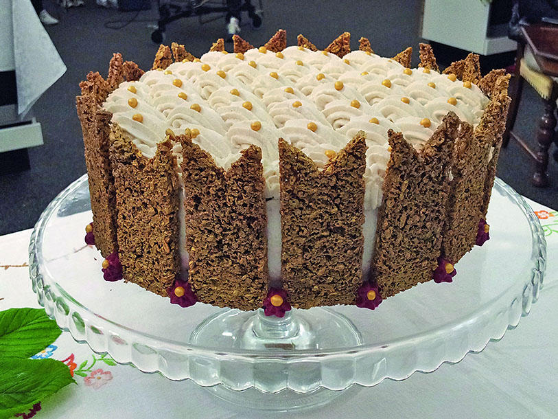 Rugbrødslagkagen (rågbrödstårtan) är en del av traditionen!