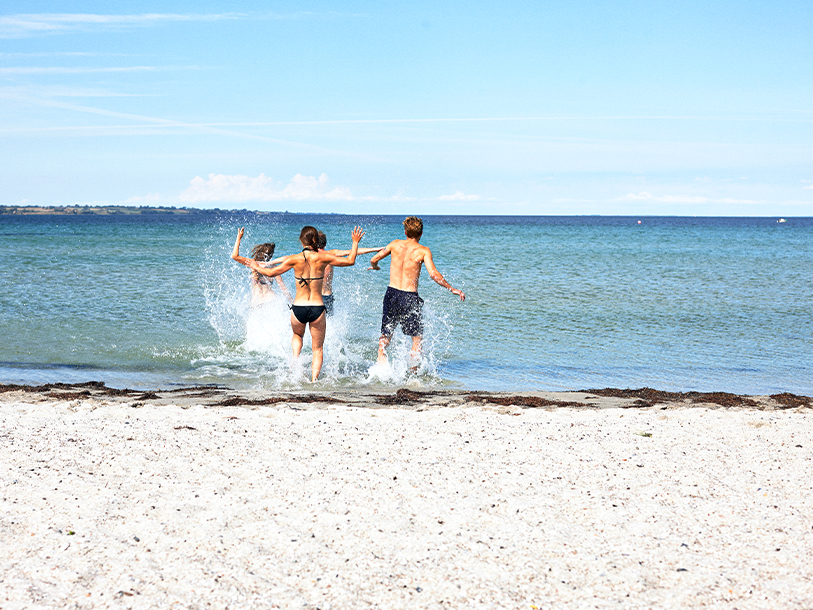 På en af de gode sommerdage behøver I ikke bevæge jer langt for at holde en stranddag