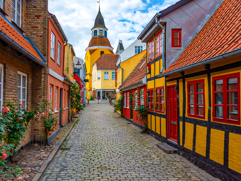 Faaborgs romantiske købstadsidyl med de små huse i smalle gader er ualmindeligt charmerende