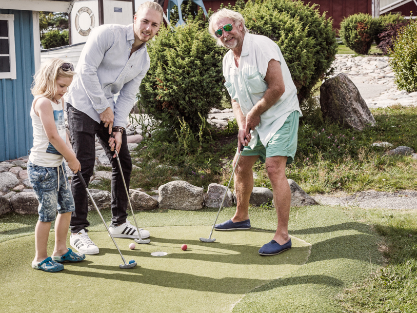 TanumStrand har massor av aktiviteter för alla åldrar - som minigolf