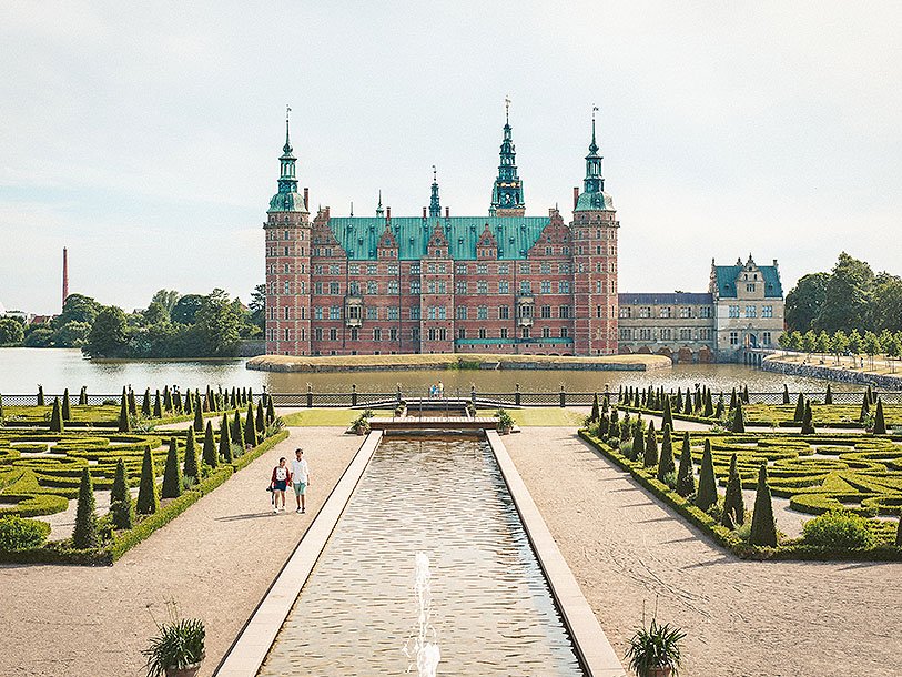 Frederiksborg Slot i Hillerød har fået genskabt sin oprindelige barokhave - et imponerende syn