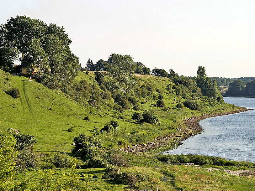 Roskilde Fjord och landskapet runt omkring är måleriskt med sina mjuka moränbackar