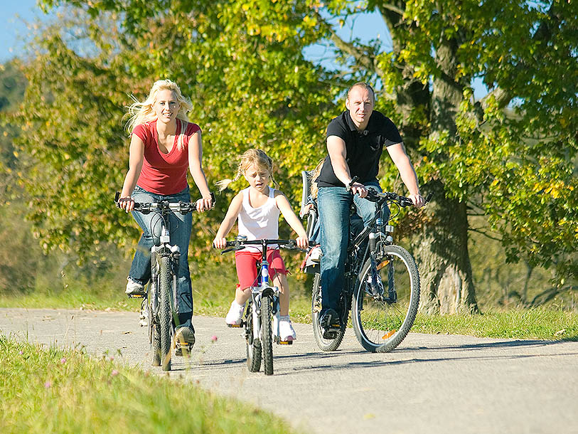 Det finns cykelvägar och vandringsstigar runt Öjaby Herrgård, du kan t.ex. cykla in till Växjö centrum