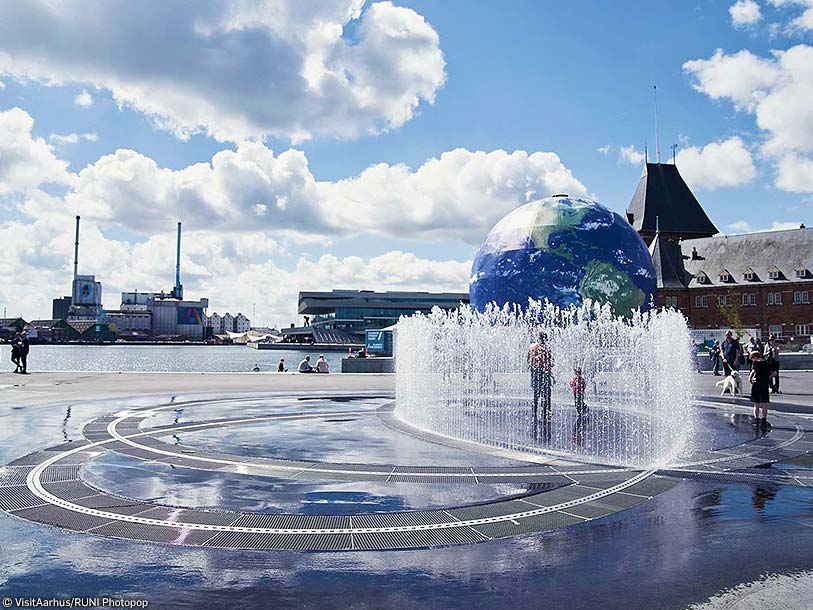 Se den flotte vandkunst ved Havnepladsen i Aarhus