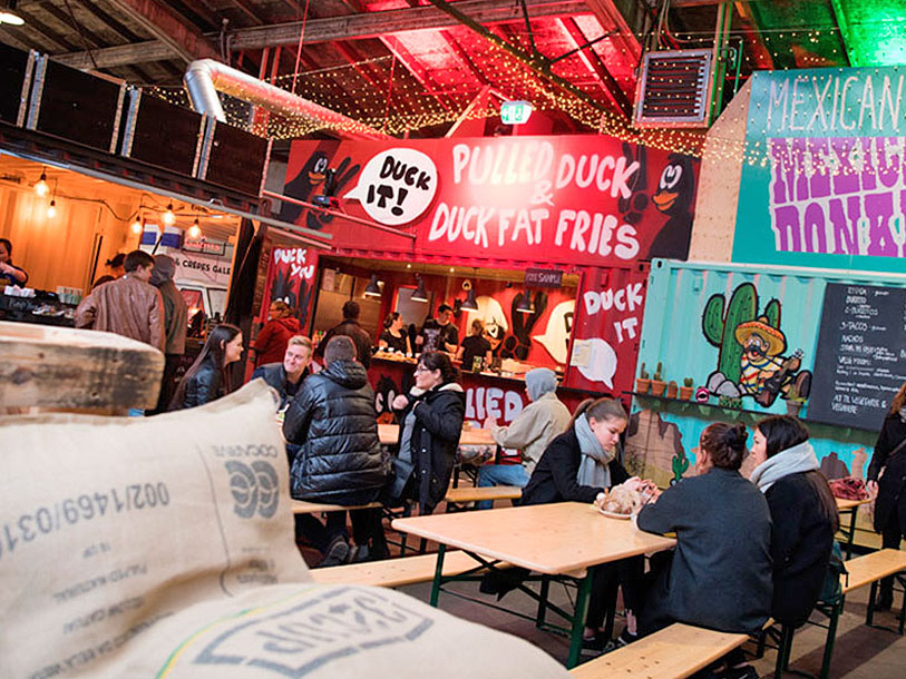 Aarhus Street Food samler alverdens smage i madboder under ét tag på den gamle godsbane