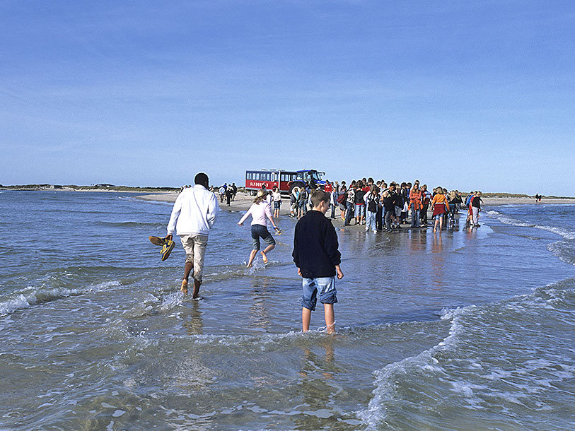 På Grenen i Skagen kan du stå med fötterna i varsitt hav, Kattegat och Skagerrak