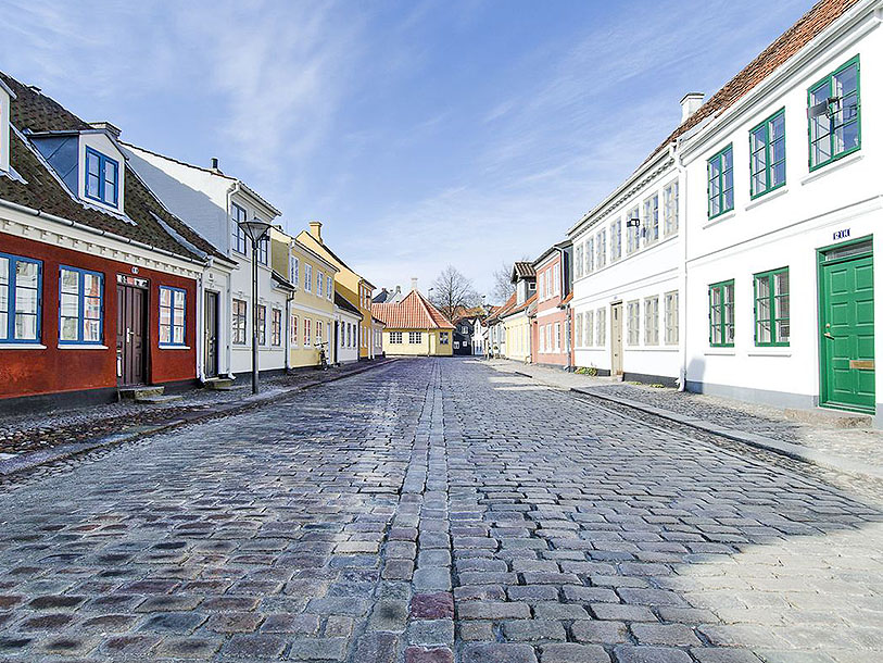 De kullerstensbelagda gatorna har inte ändrat sig mycket sedan H.C. Andersens dagar