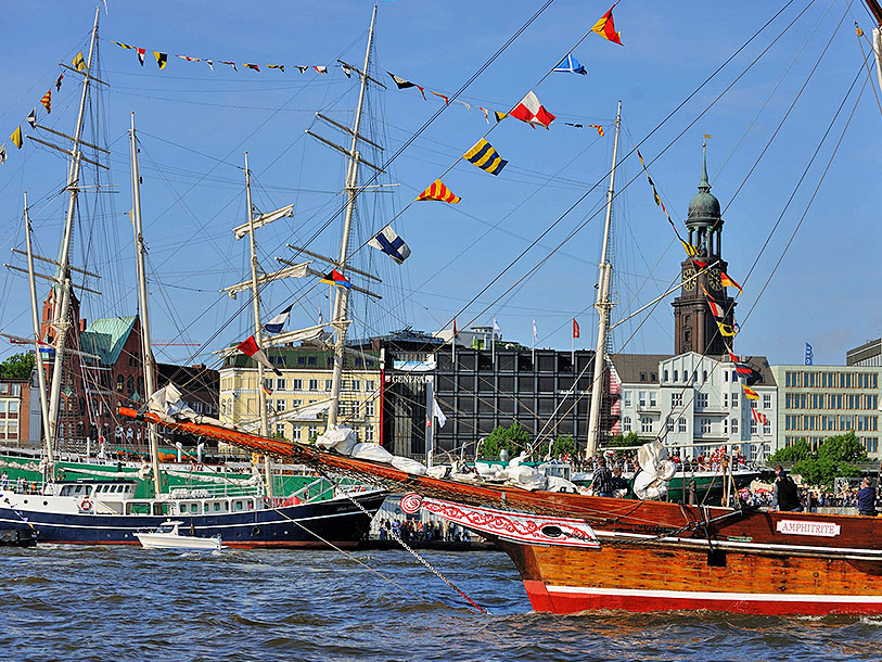 I Hamburg kan du känna suset från de sju haven och här finns många spännande fartyg att beskåda