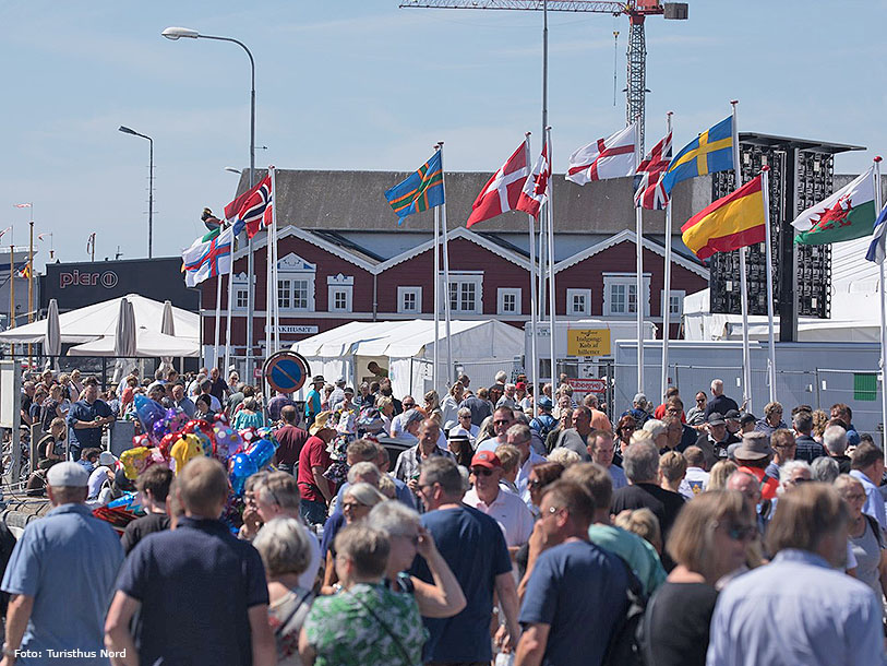 Et stenkast fra hotellet ligger Skagens havn, hvor I befinder jer i en herlig blanding af fiskere, lokale og turister