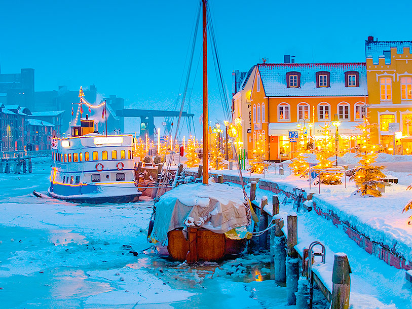 Om vinteren er det til gengæld det hyggelige julemarked i Husum, der trækker mange mennesker til byen