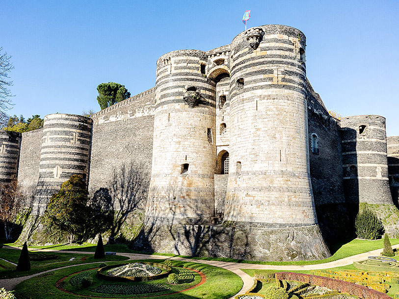 Besök också fästningen Château d'Angers i staden Angers