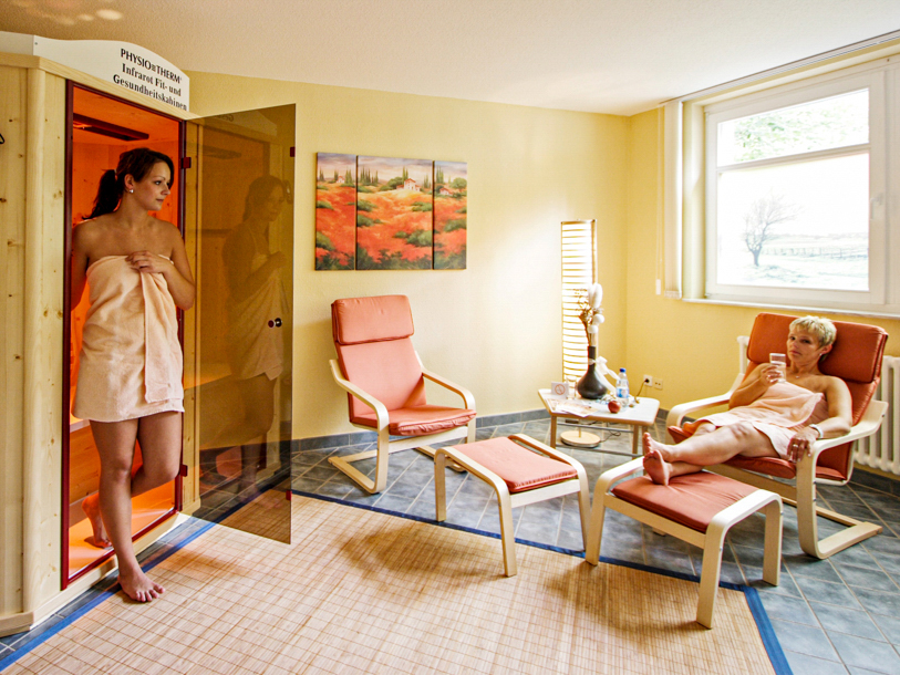 Her er der wellnessafdeling med swimmingpool, finsk sauna, dampbad m.m.