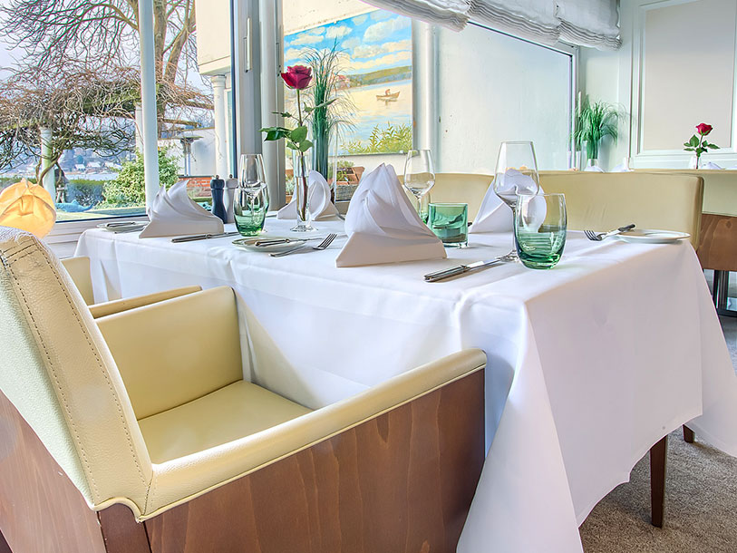 Under alla tider på året kan du också njuta av den vackra utsikten från hotellets restaurang