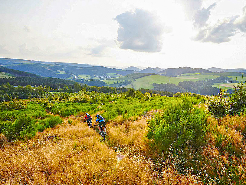 Sauerland er naturskønt med et kuperet landskab, disede bjergtinder og klare søer