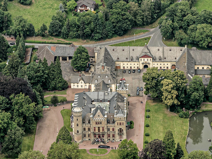 Oplev også jagtslottet Schloss Herdringen fra 1300-tallet ...