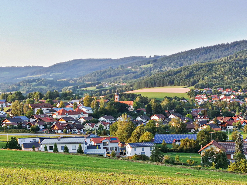 I bo på det charmerende Hotel Ferien vom Ich i landsbyen Neukirchen